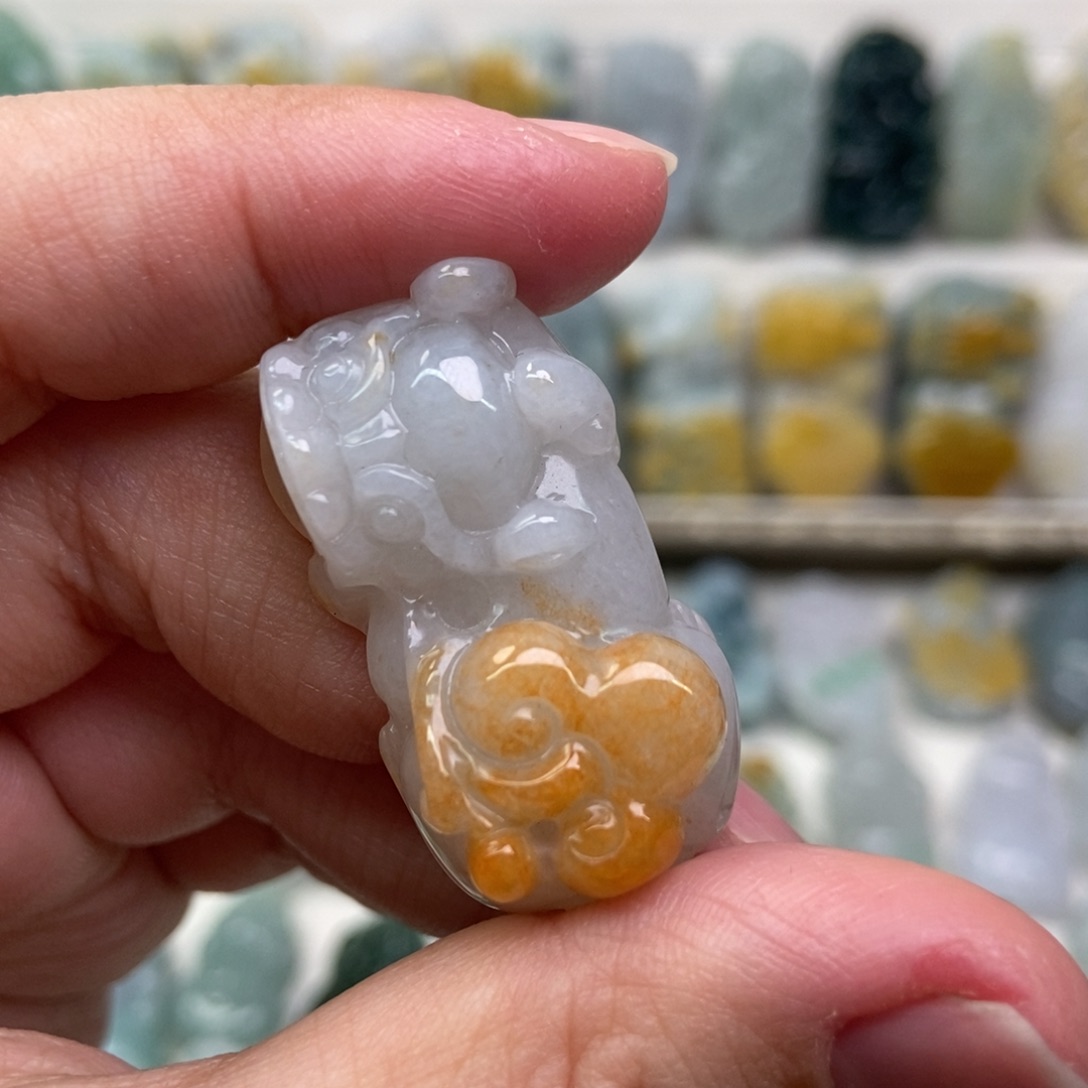 翡翠吊坠(赠链)未镶嵌