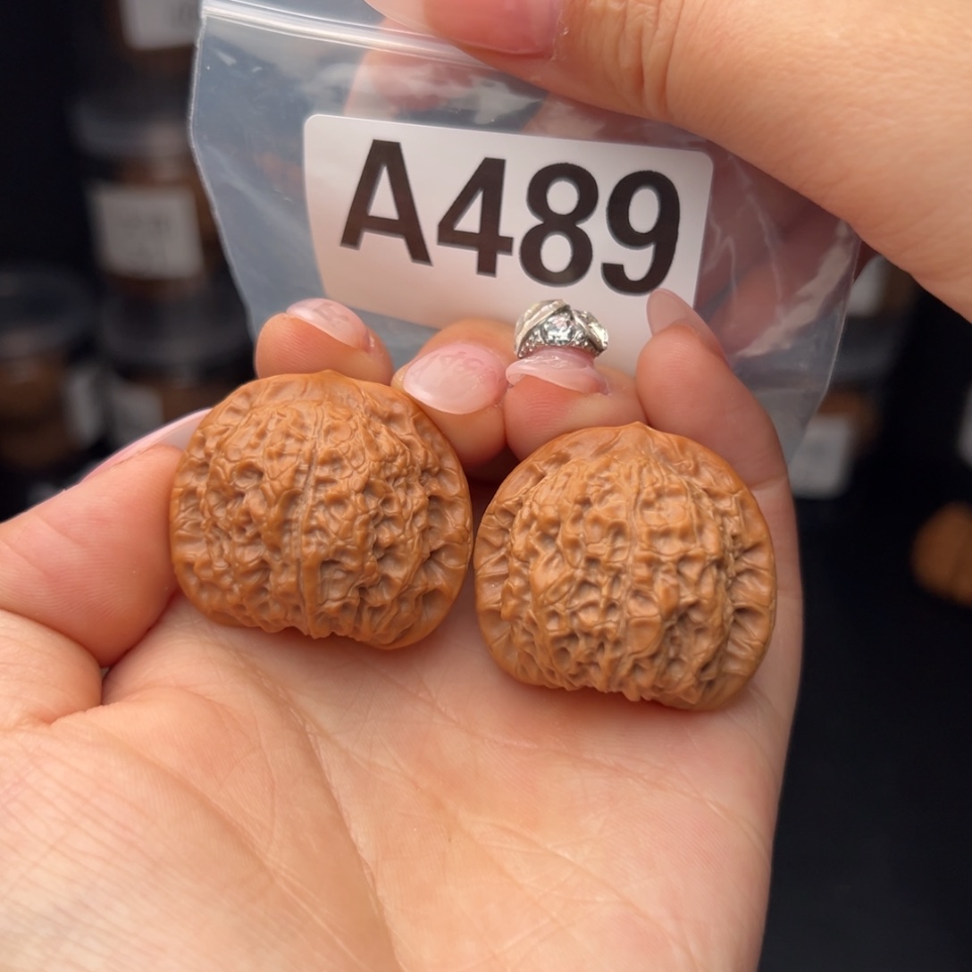 文玩核桃吊坠血麒麟35