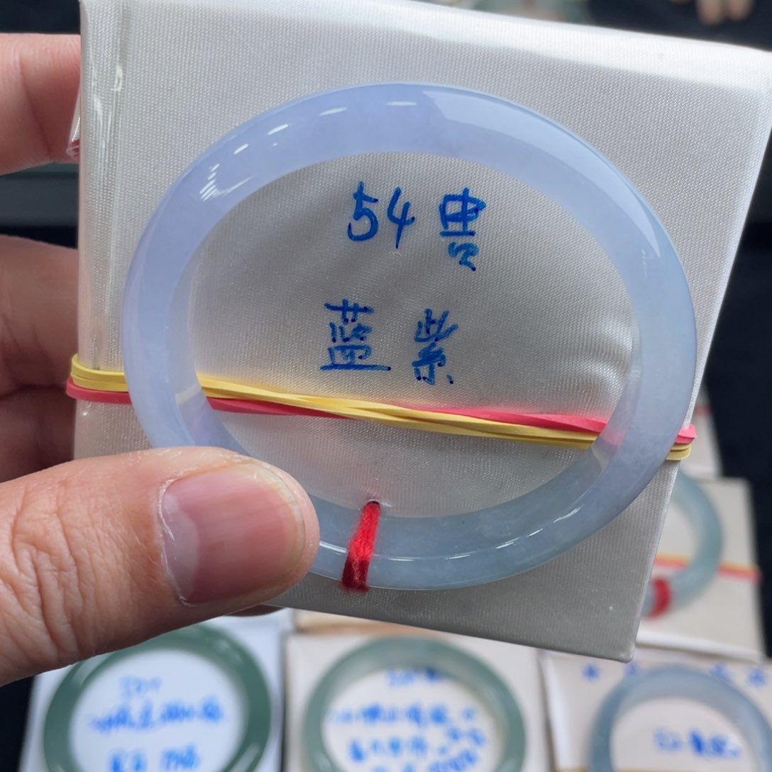 翡翠手镯未镶嵌翡翠手镯