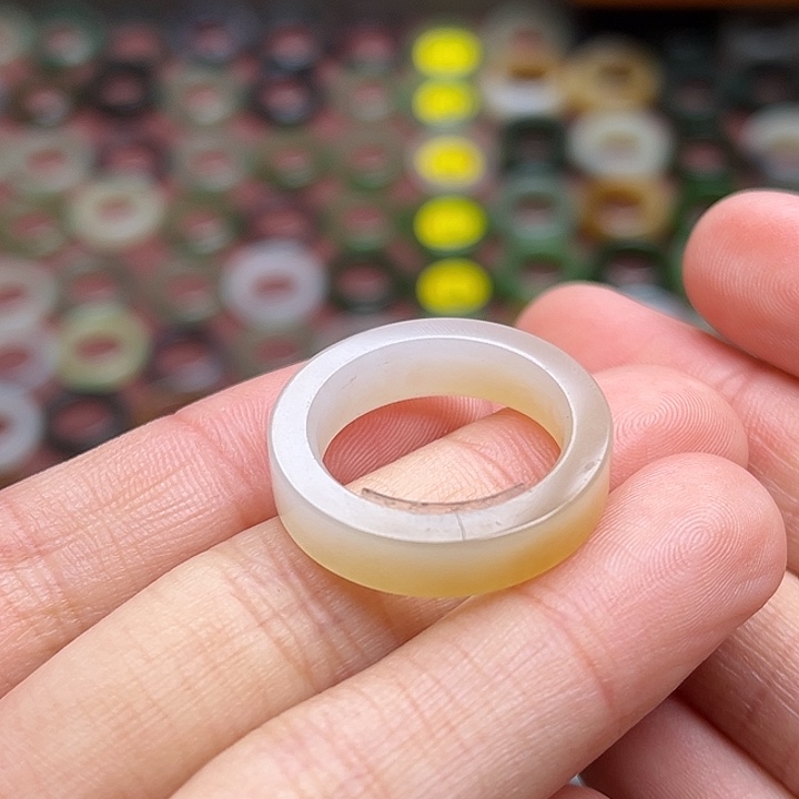 和田玉戒指未镶嵌17码蜜糖半山 无鉴赏