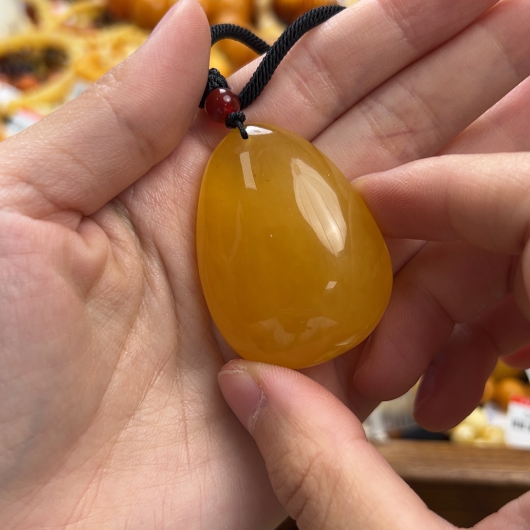 未镶嵌琥珀珠宝奇石