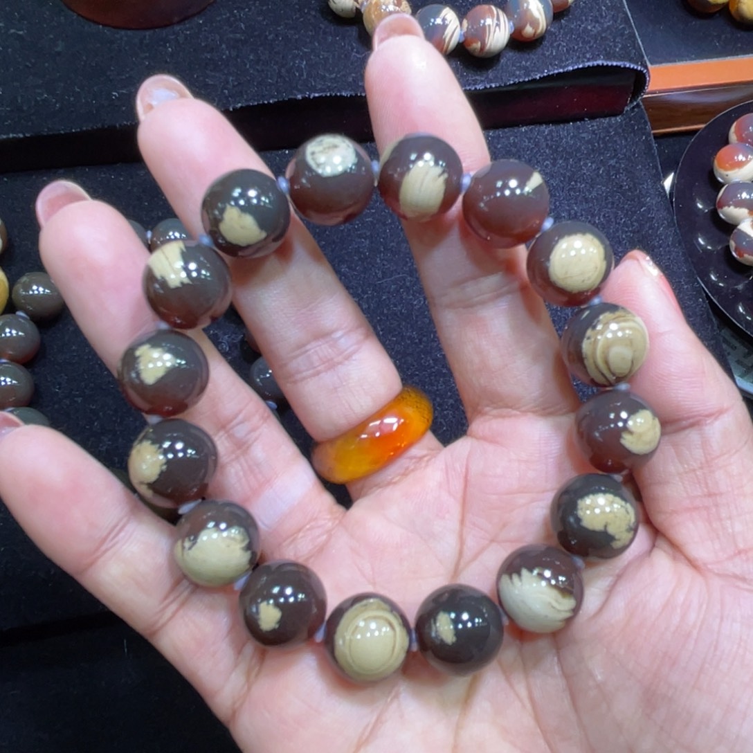 琥珀未镶嵌手串溶洞13