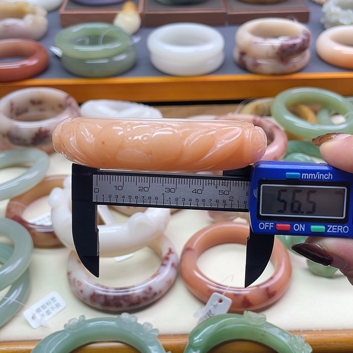 未镶嵌石英岩玉珠宝奇石
