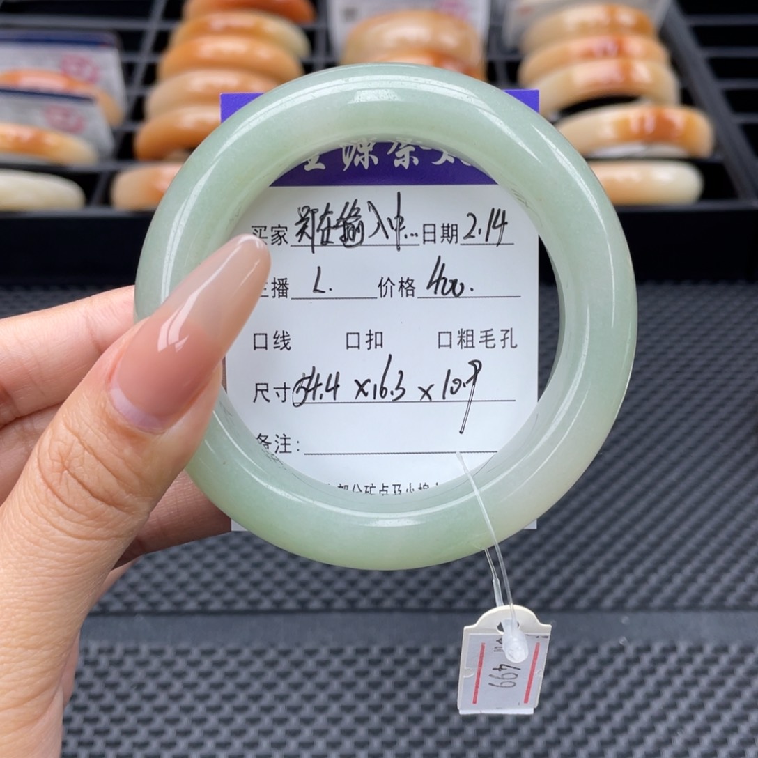 石英质玉手镯未镶嵌郑****g