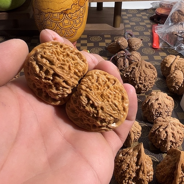 海***边文玩核桃吊坠南疆石