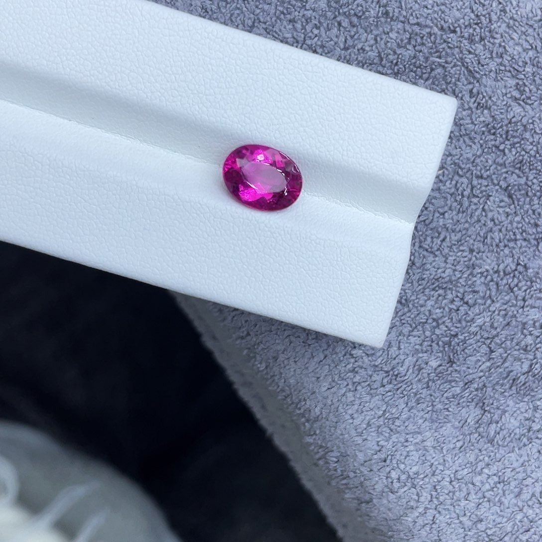 碧玺裸石未镶嵌2.204Ct