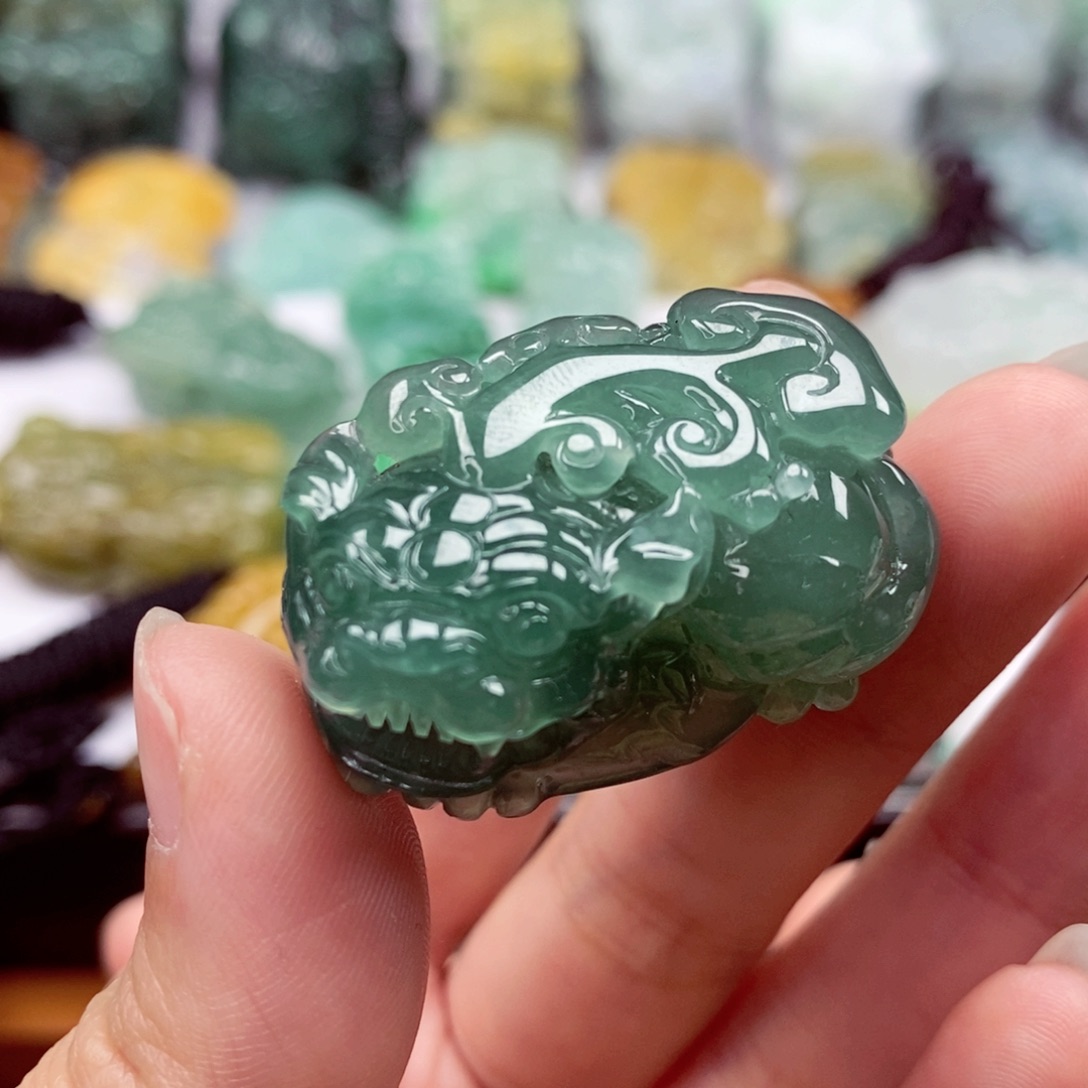 翡翠颈饰未镶嵌翡翠