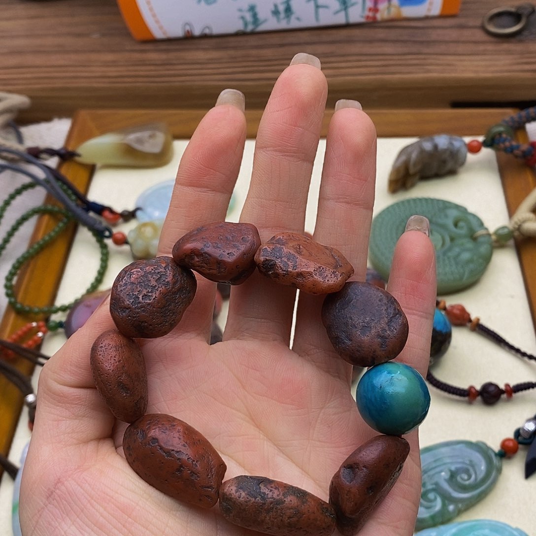 南红玛瑙手链未镶嵌冰****?