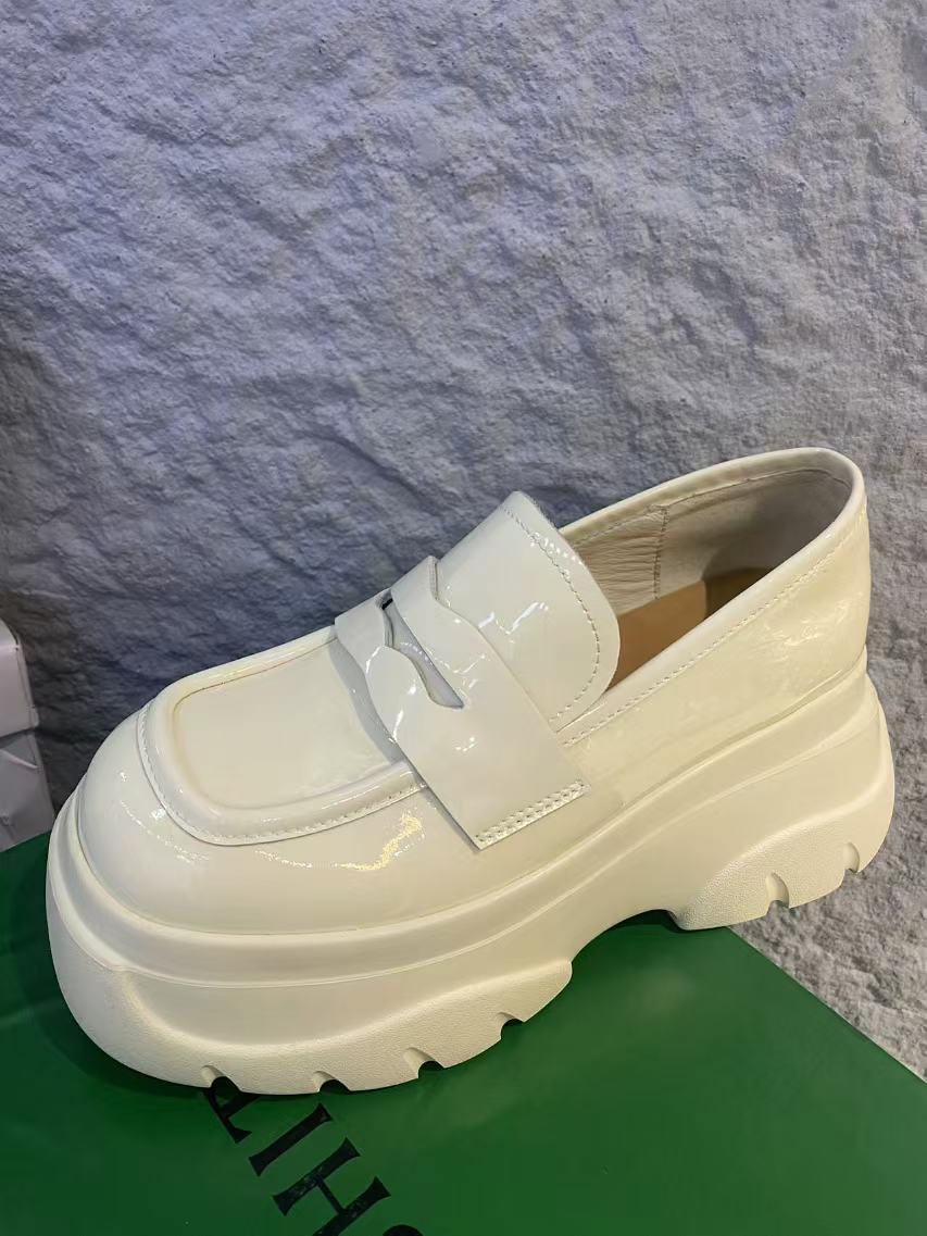 艾家白色厚底8公分法式复古软底包头半拖鞋女平底一脚蹬勃肯鞋