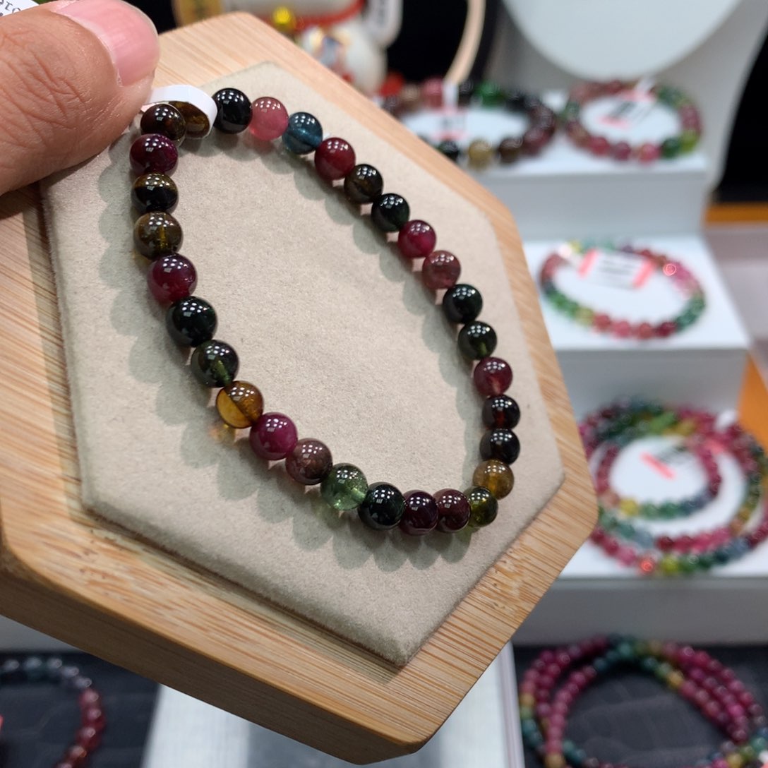 碧玺手链未镶嵌    6mm。      