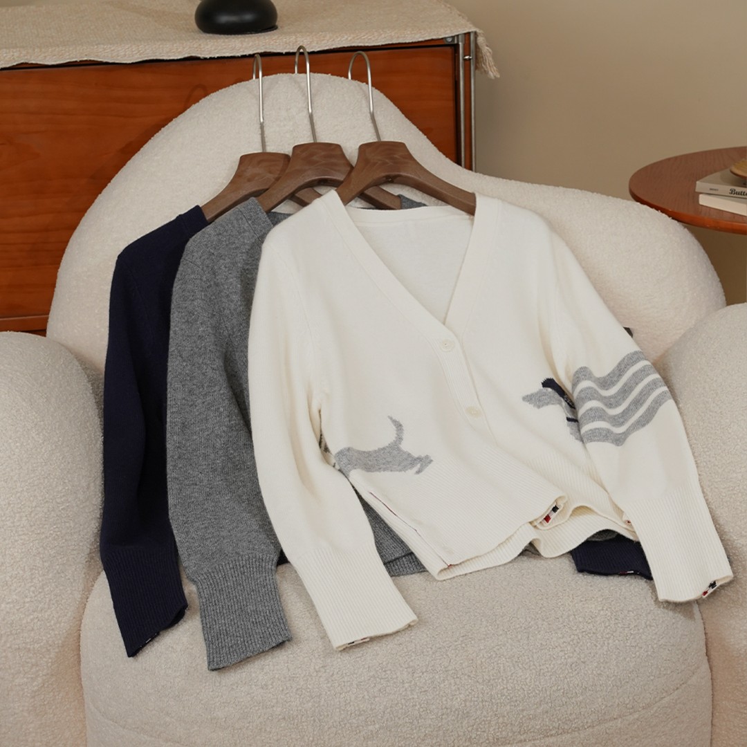 2025新款经典百搭精致小狗提花针织开衫3986