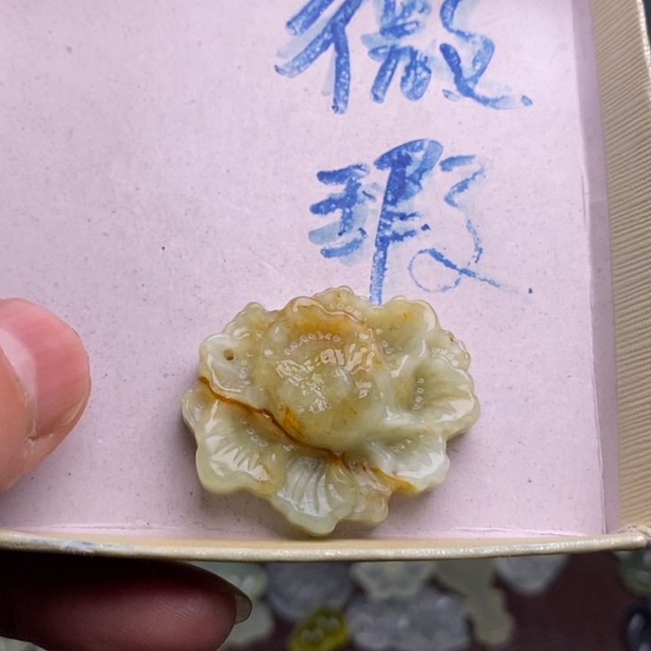 蛇纹石玉颈饰合金191