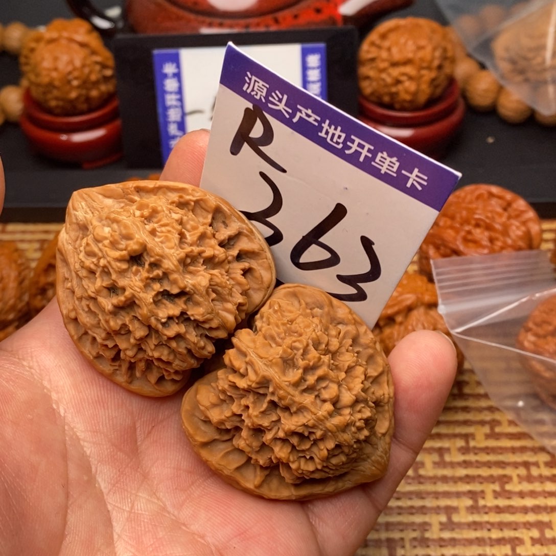 吊坠文玩核桃满天星狮子头43尺