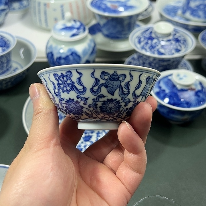 微瑕柴窑点工缠枝花卉八宝薄胎宫碗