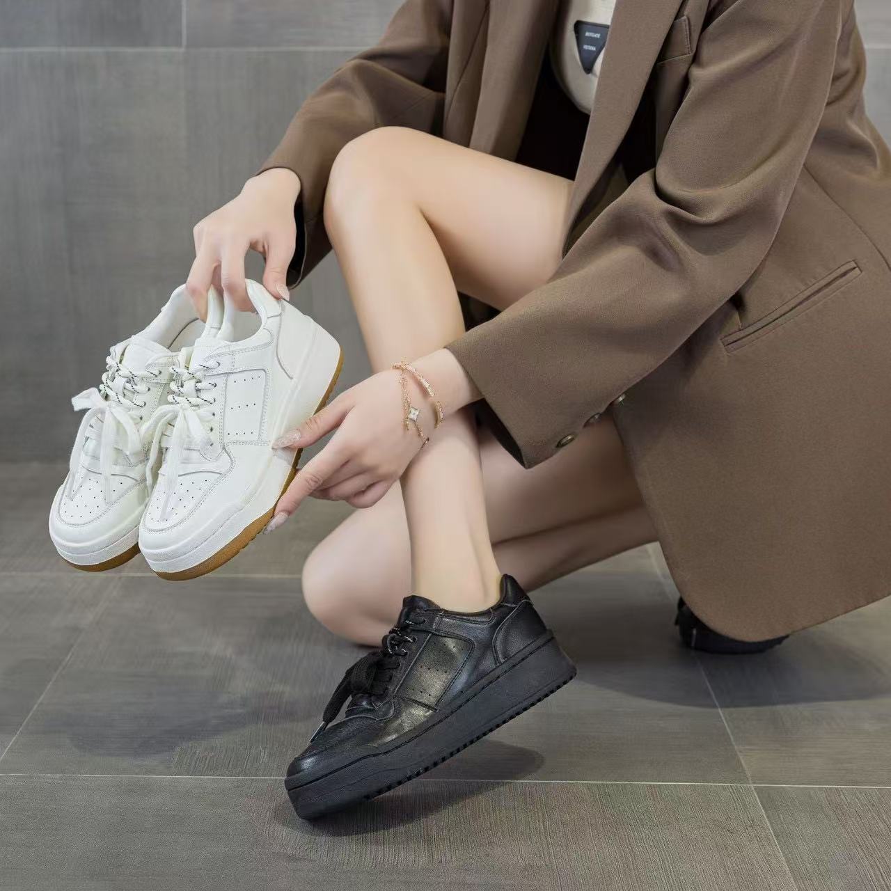 2025年秋季新款头层皮 小白鞋百搭系带舒适休闲板鞋厚底单鞋