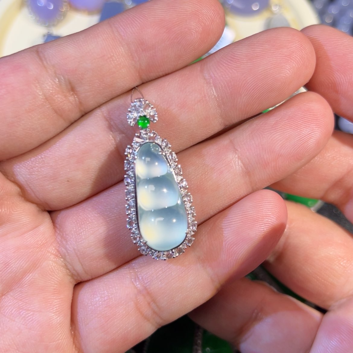 【闪购商品】翡翠颈饰18K金镶嵌天然A货翡翠高冰玻璃钢豆子