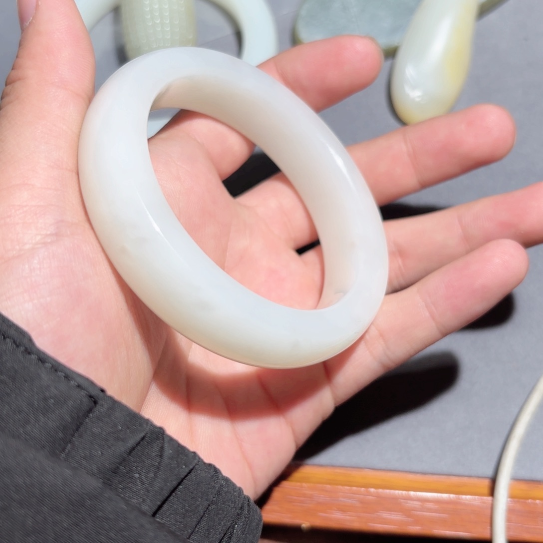 和田玉手链未镶嵌达****在