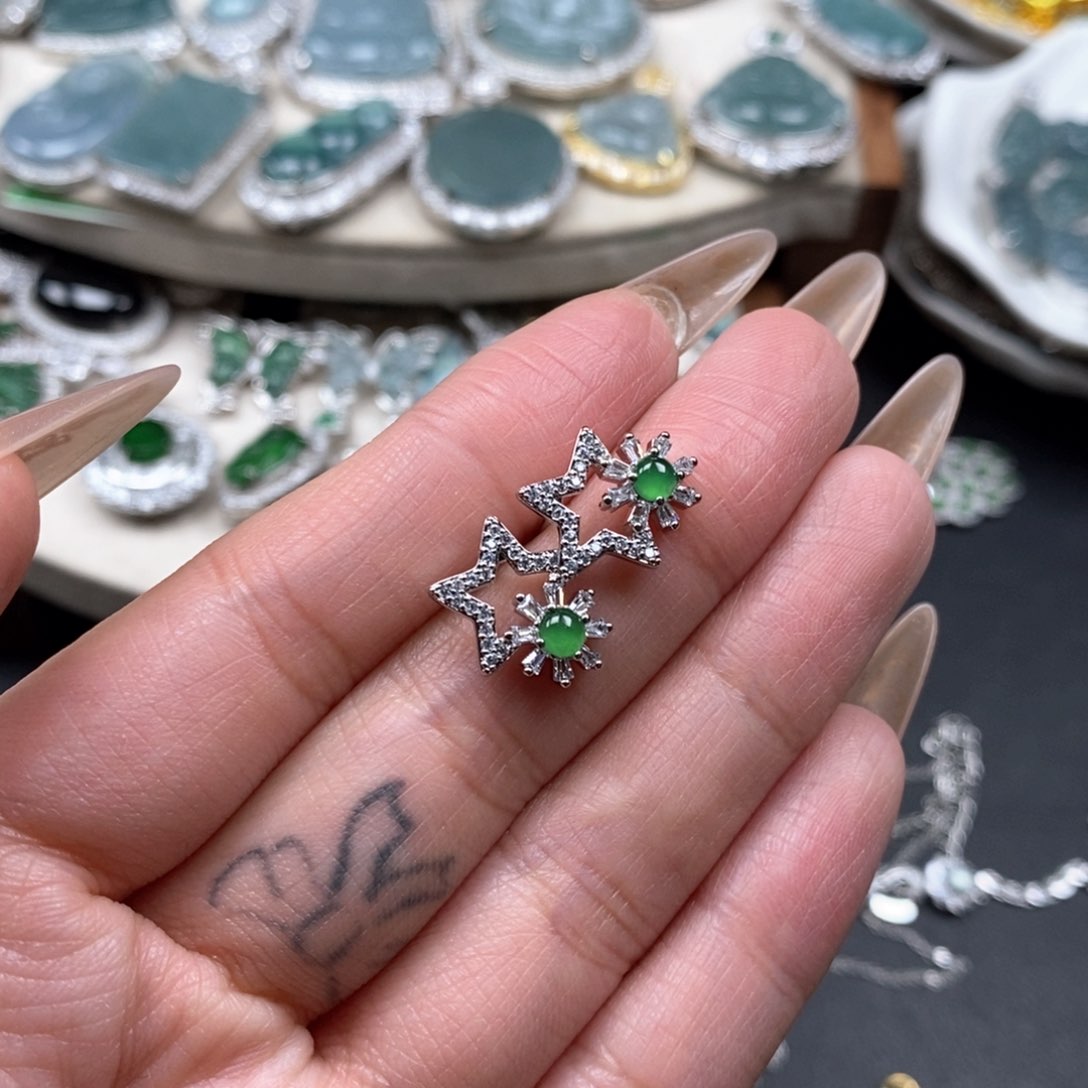 翡翠颈饰未镶嵌翡翠