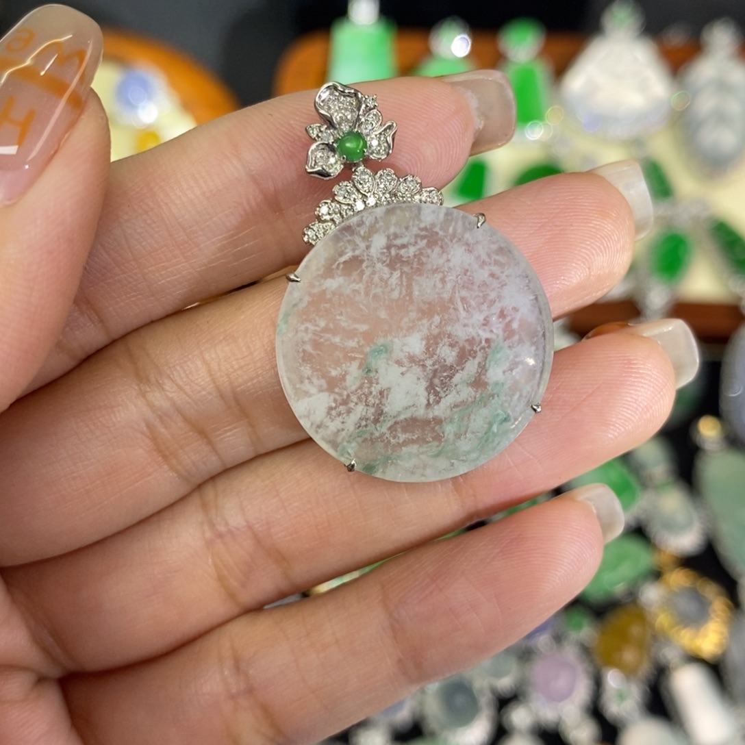 翡翠18K金镶嵌颈饰A货翡翠