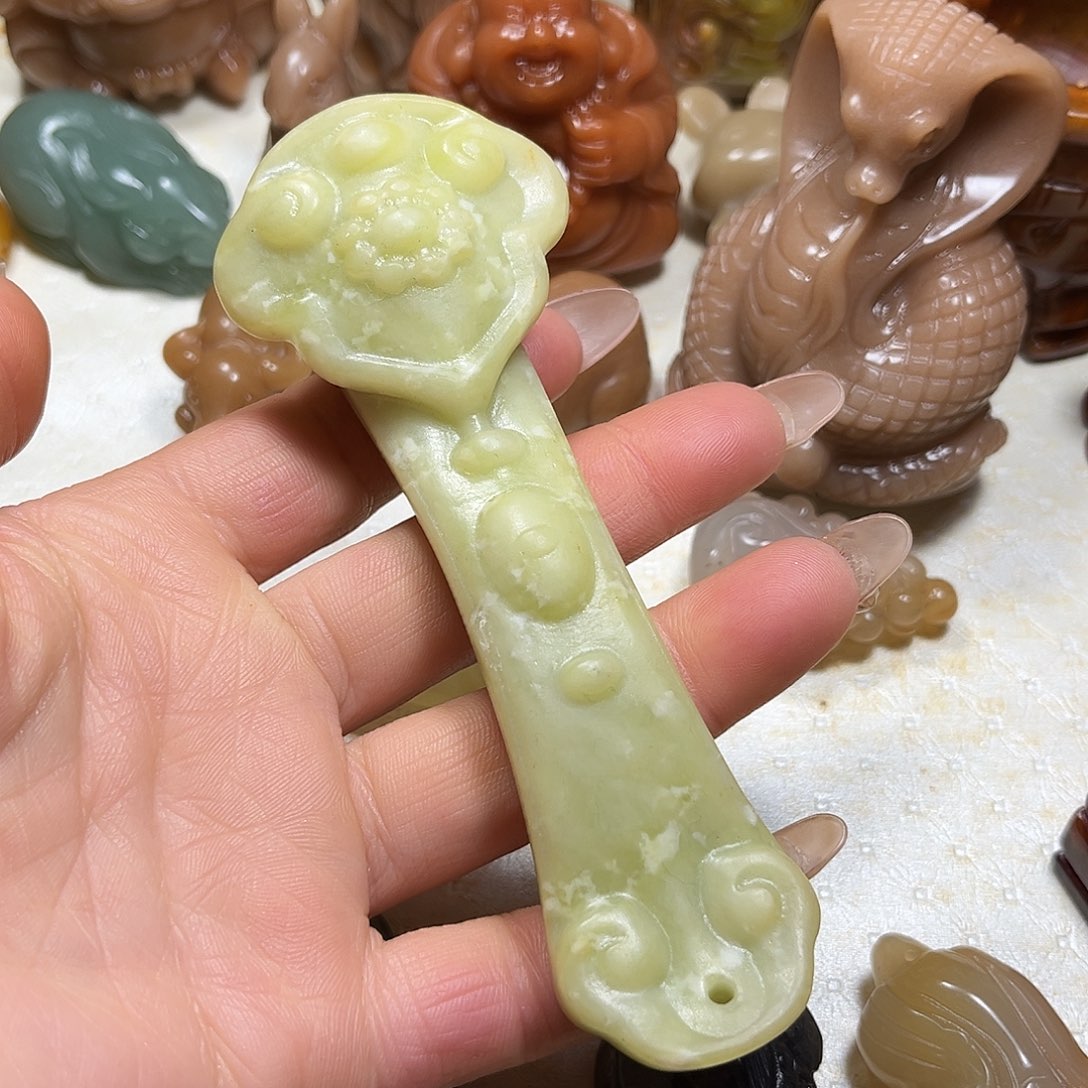 白玉菩提吊坠白玉菩提吊坠