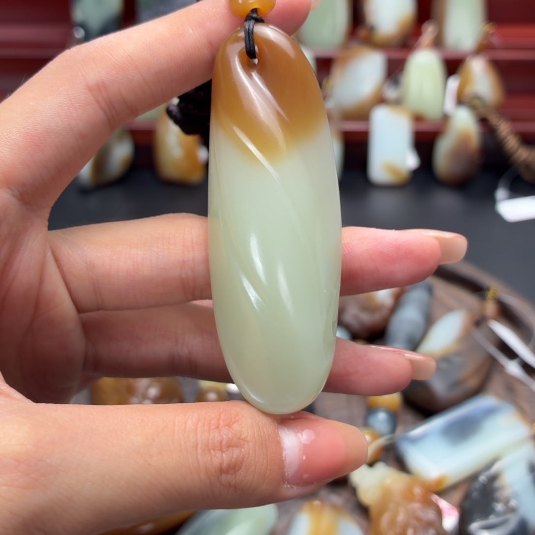 和田玉未镶嵌颈饰