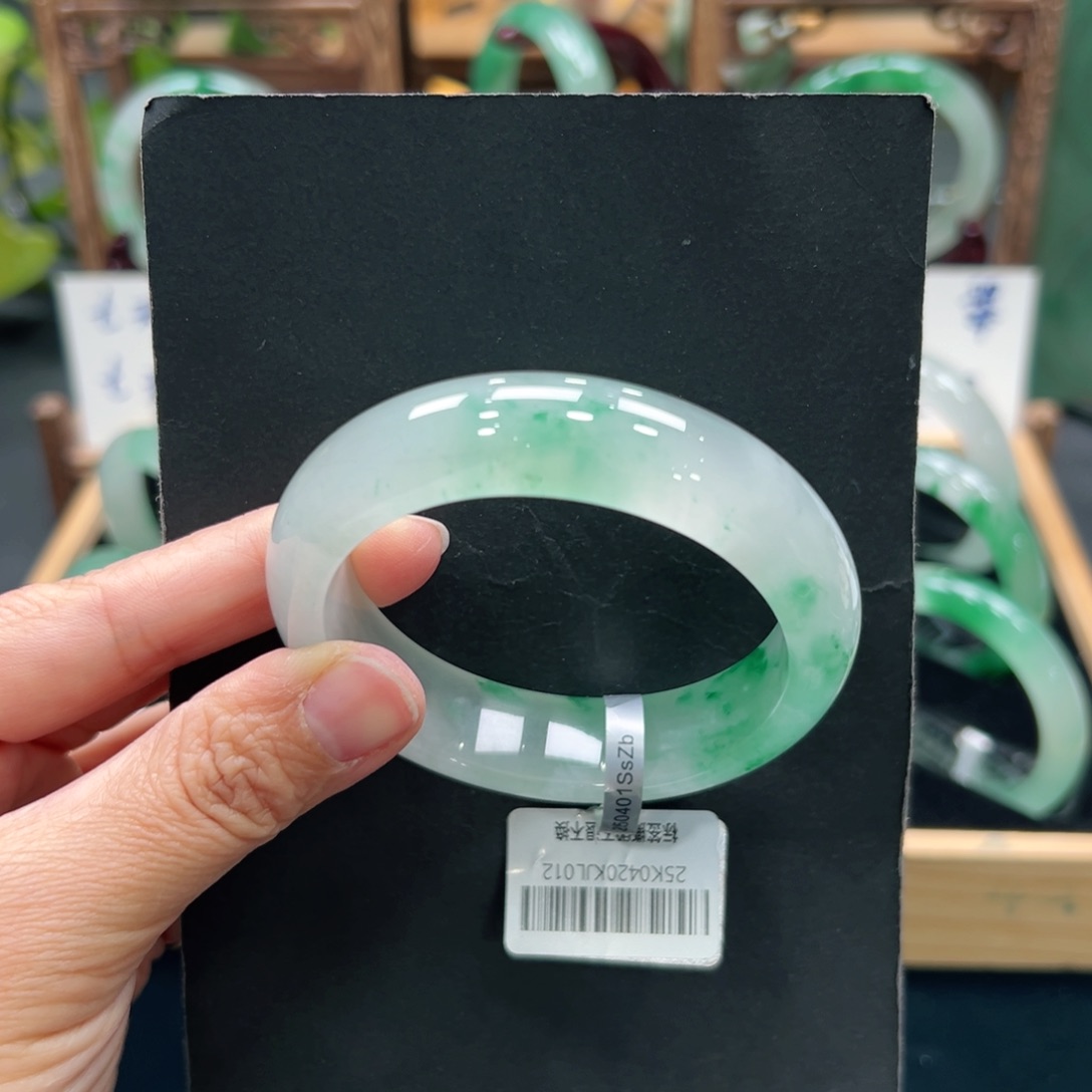 我***白石英质玉未镶嵌手镯➕佳佳56+