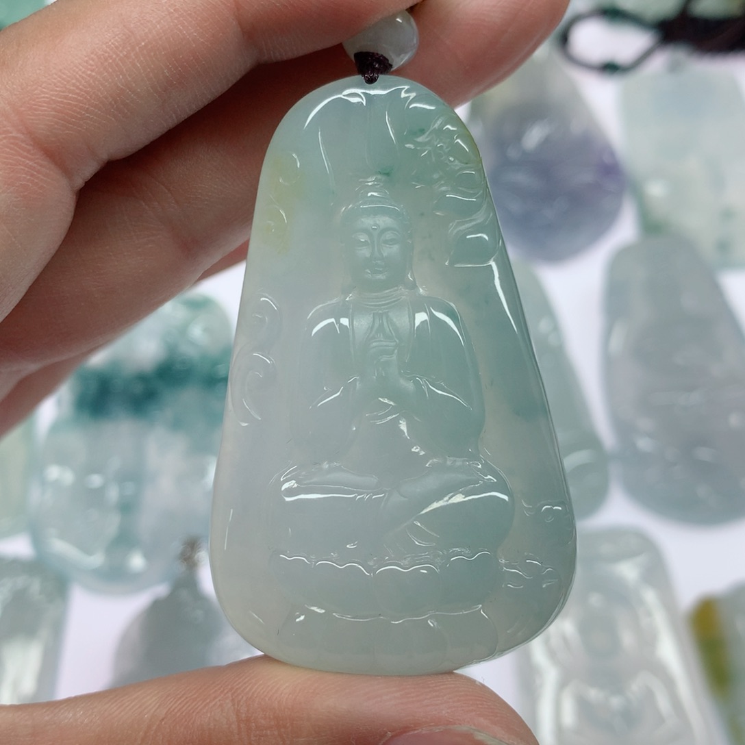 翡翠未镶嵌颈饰大日如来