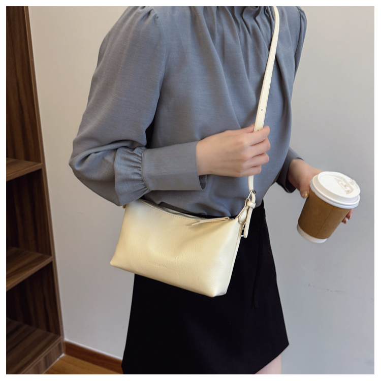 2025新款斜挎包女包时尚简约手拎包单肩通勤包百搭潮流高级感女包