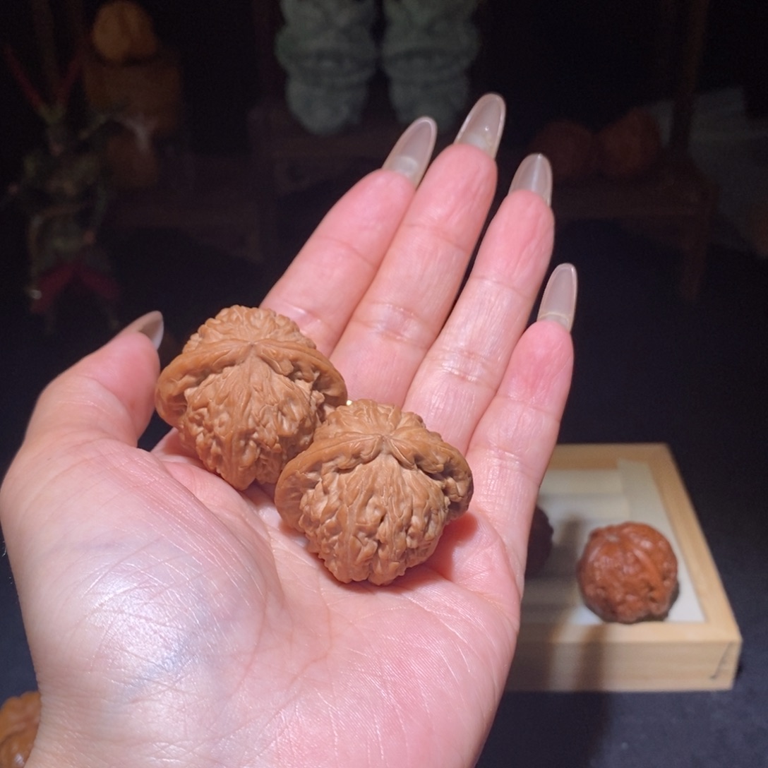 文玩核桃吊坠白狮子37