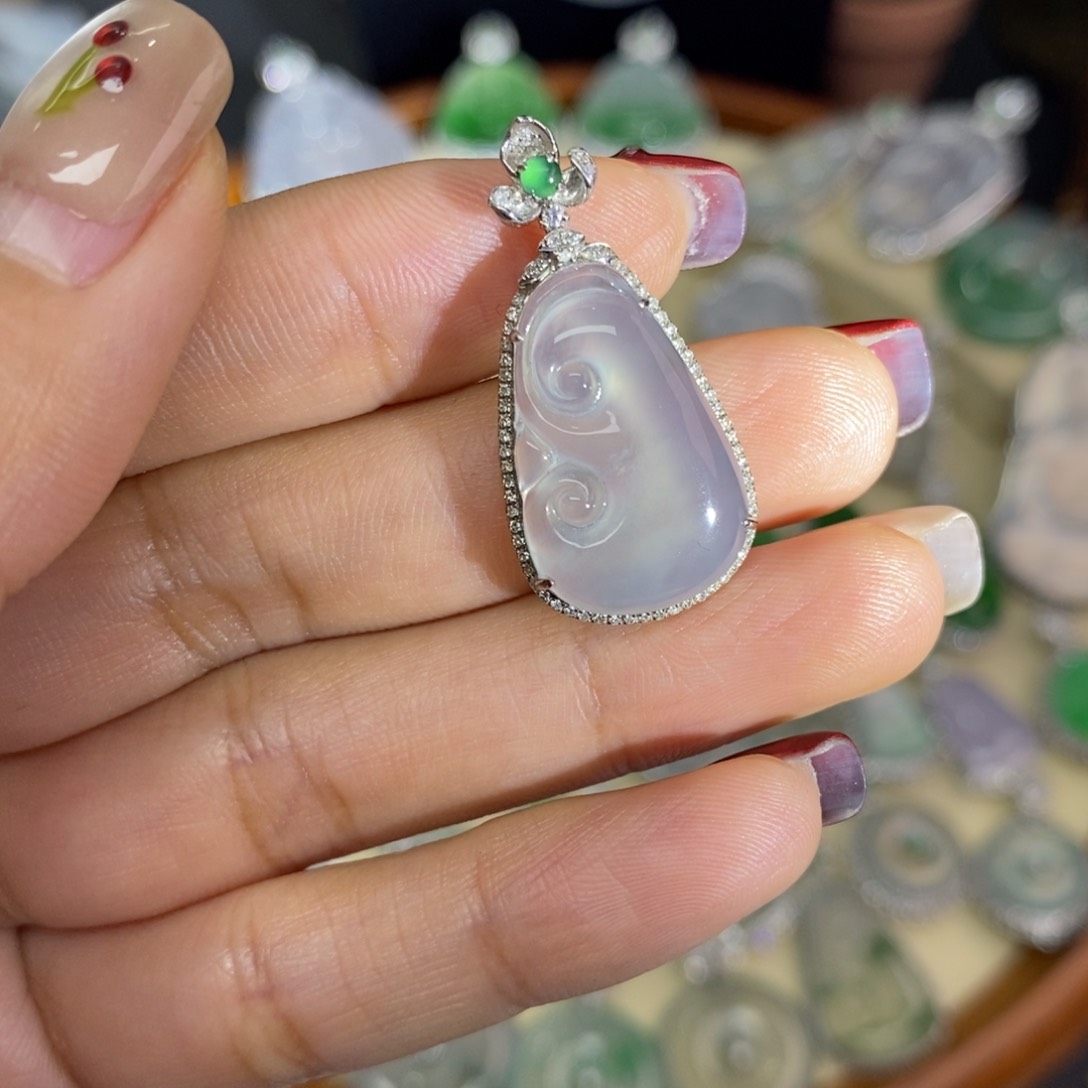 翡翠颈饰18K金镶嵌A货翡翠