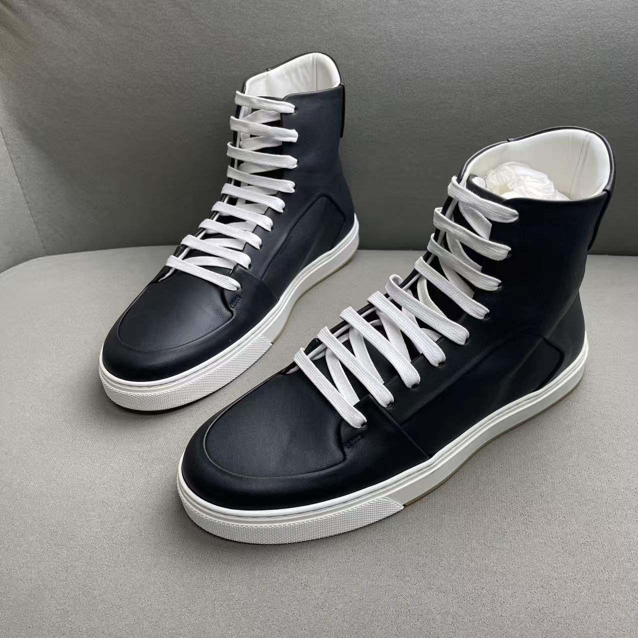 未使用 BOTTEGA VENETA/葆蝶家 黑色皮革面时尚舒适高帮板鞋 41码