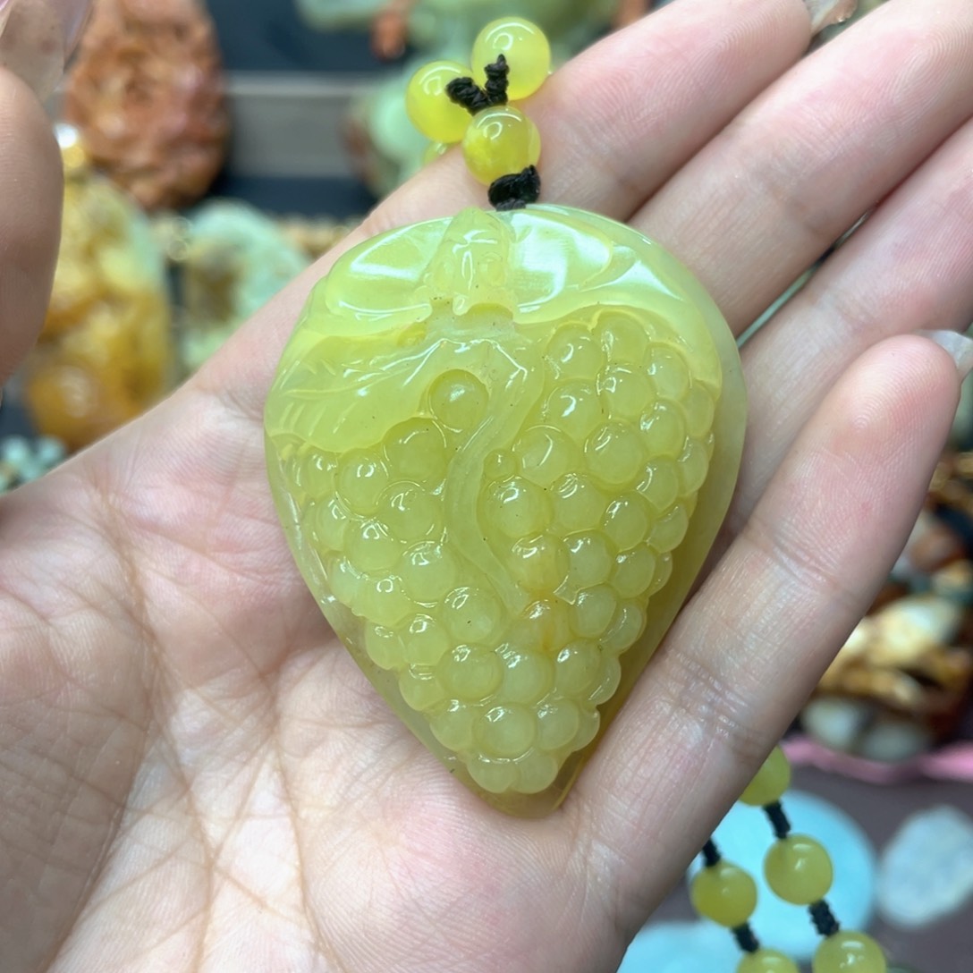 蛇纹石玉颈饰未镶嵌