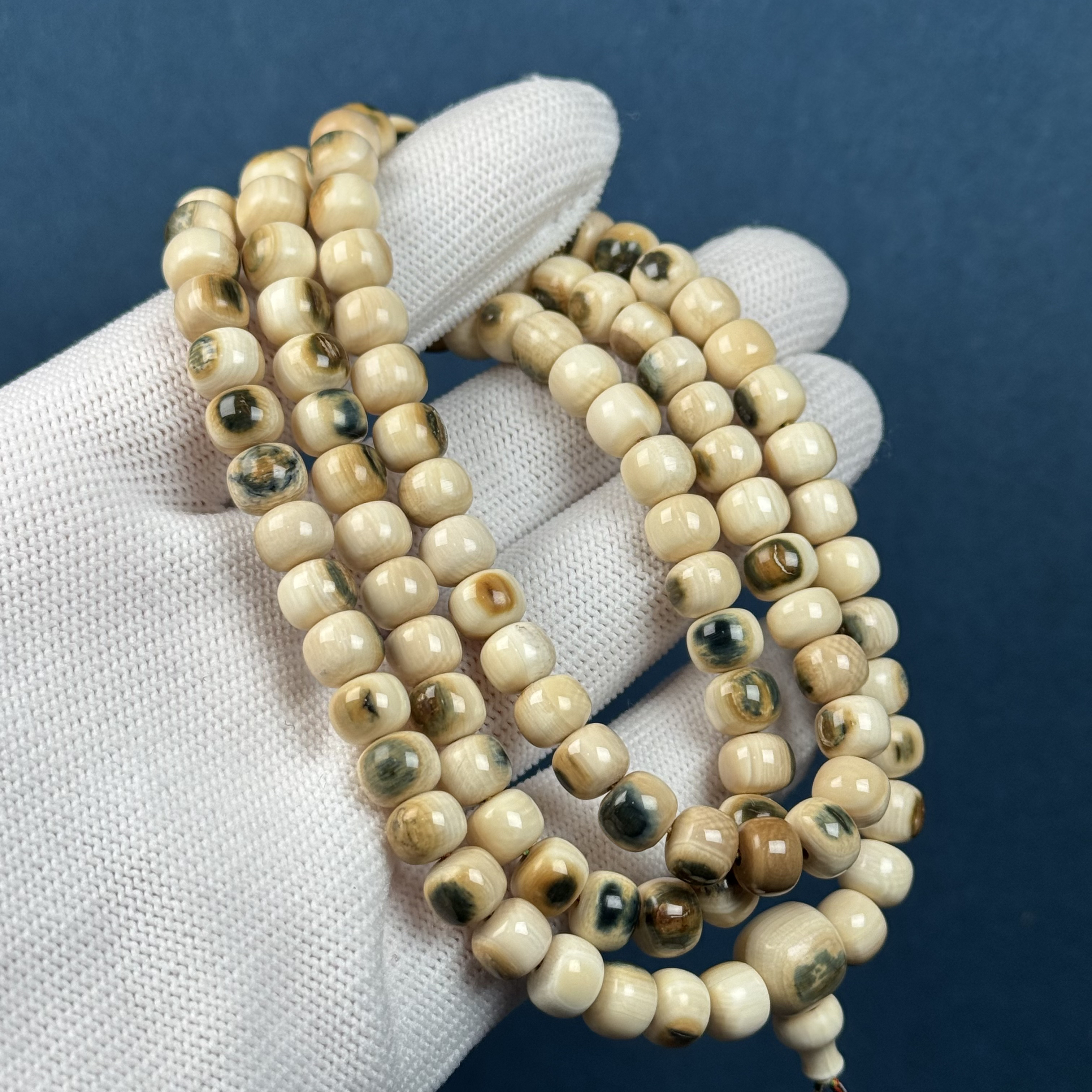 U42-23天然猛犸牙【微瑕】 蓝眼睛老型108 7*5+mm支持复检假一罚十