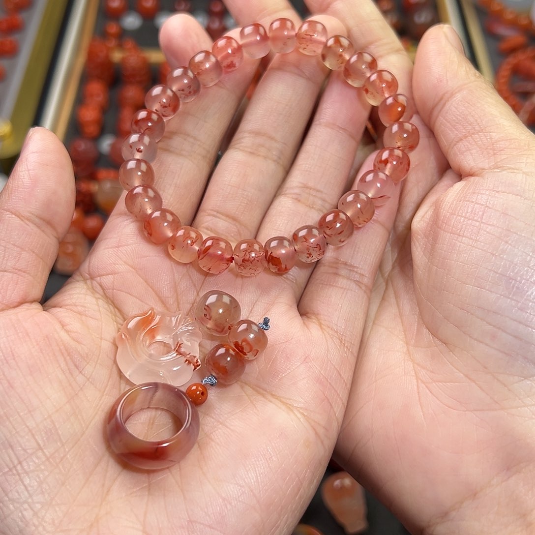 南红玛瑙珠宝奇石未镶嵌某*。