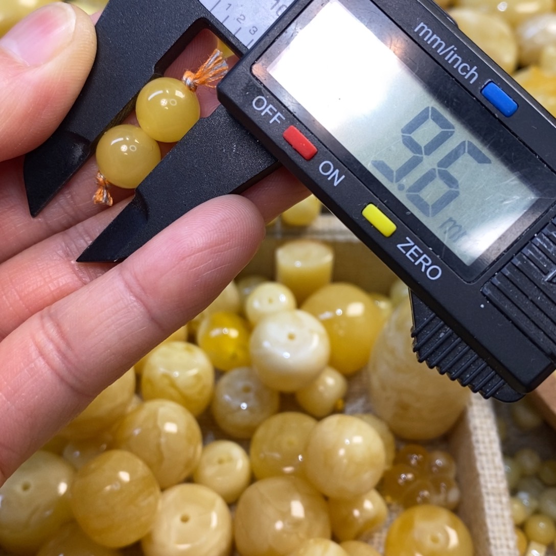 琥珀未镶嵌裸石蜜蜡配饰