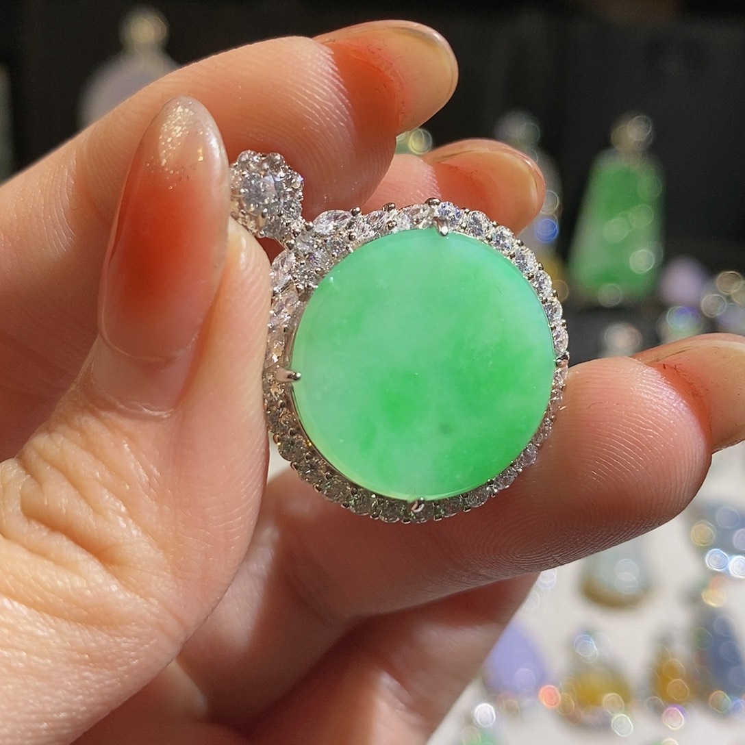 翡翠颈饰银S925镶嵌天然翡翠