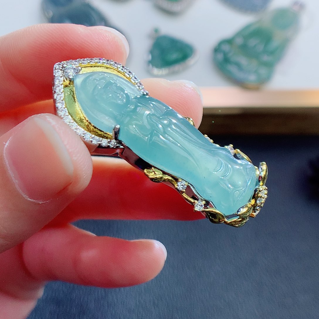 翡翠颈饰未镶嵌翡翠