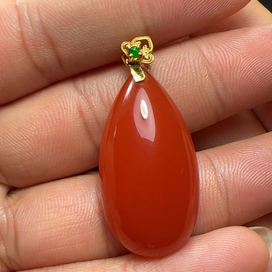 南红玛瑙吊坠18K金镶嵌