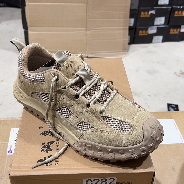 编码282号。41码防砸防刺劳保鞋。