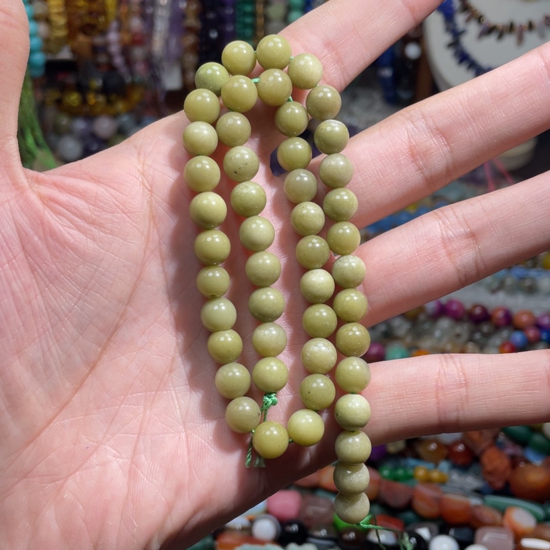 石英质玉，牛油果8mm，未镶嵌