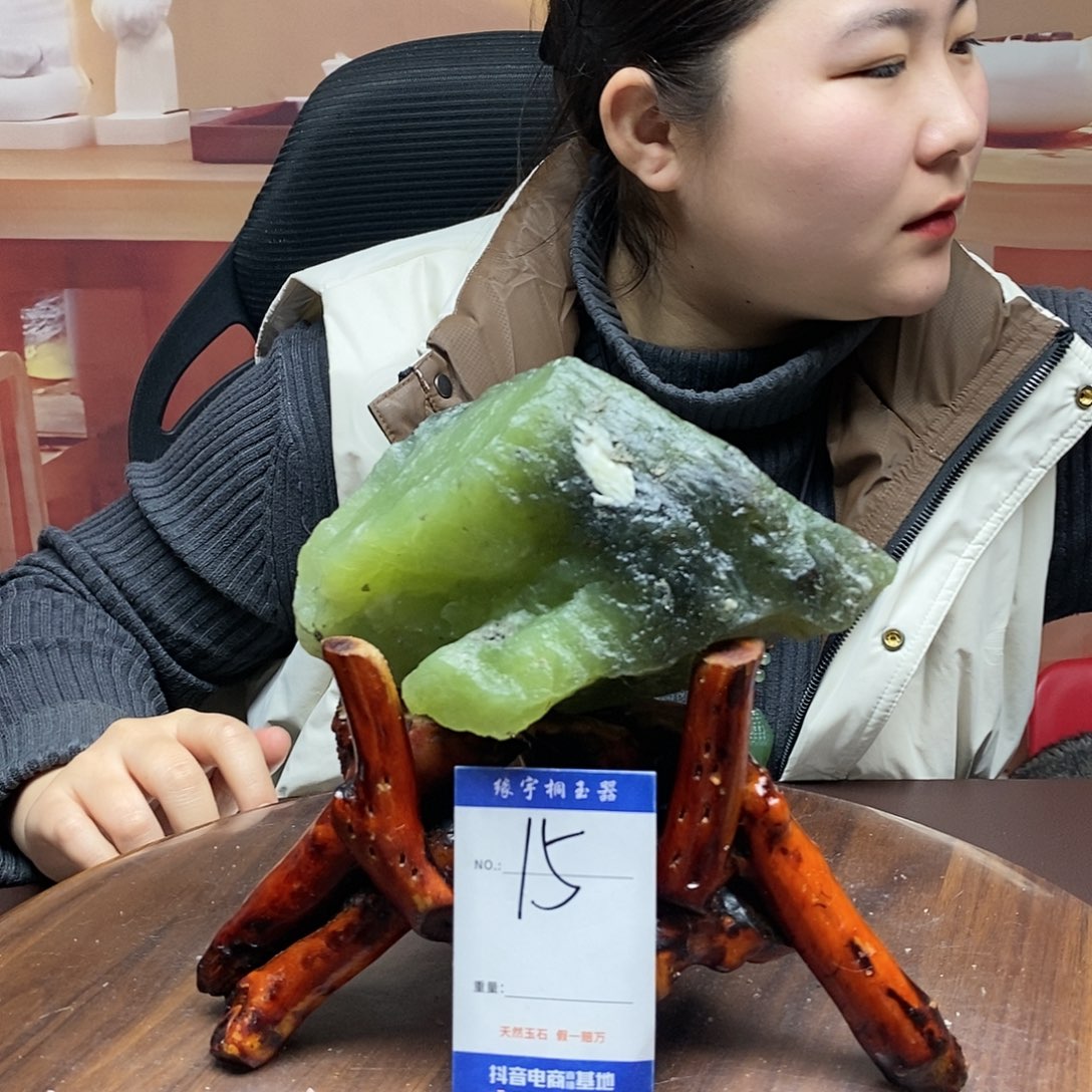 蛇纹石玉原石未镶嵌