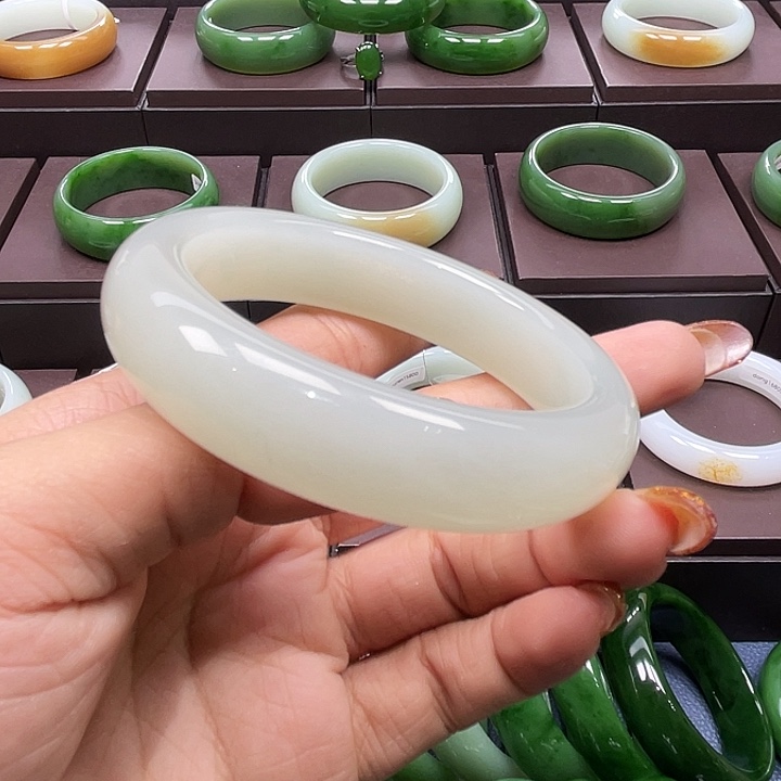 和田玉未镶嵌手镯