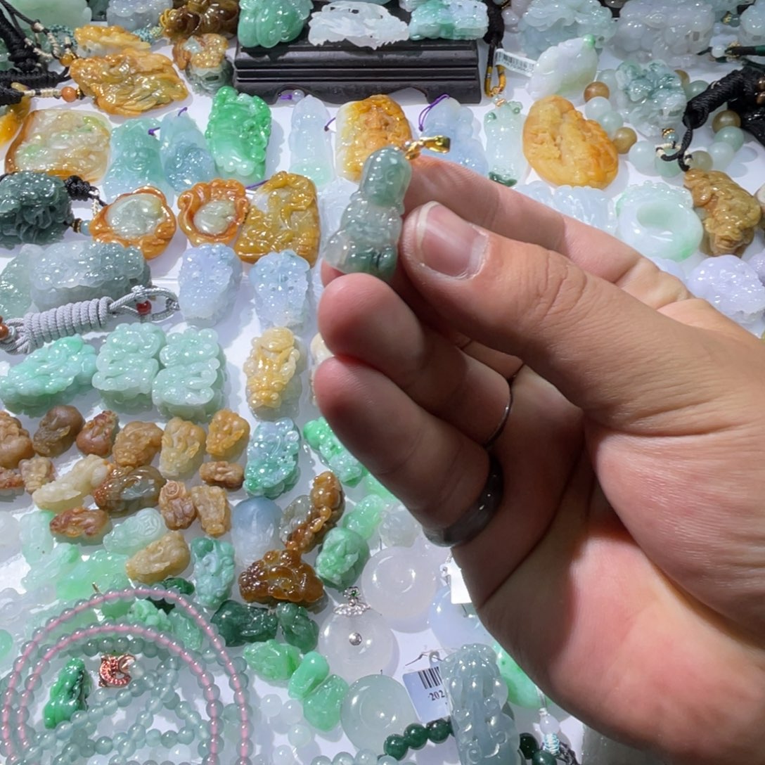 翡翠颈饰未镶嵌天然