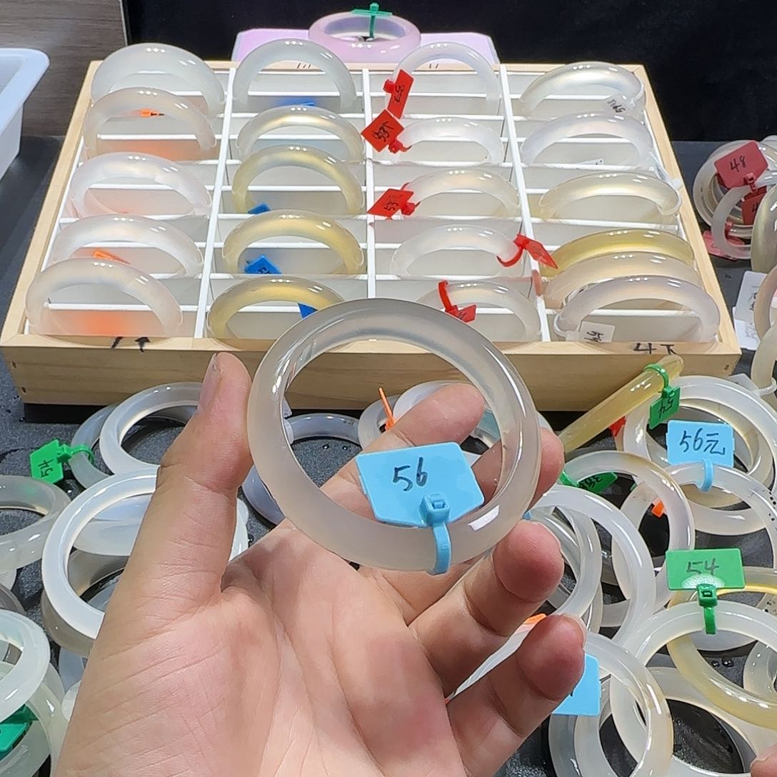 玛瑙/玉髓手镯未镶嵌