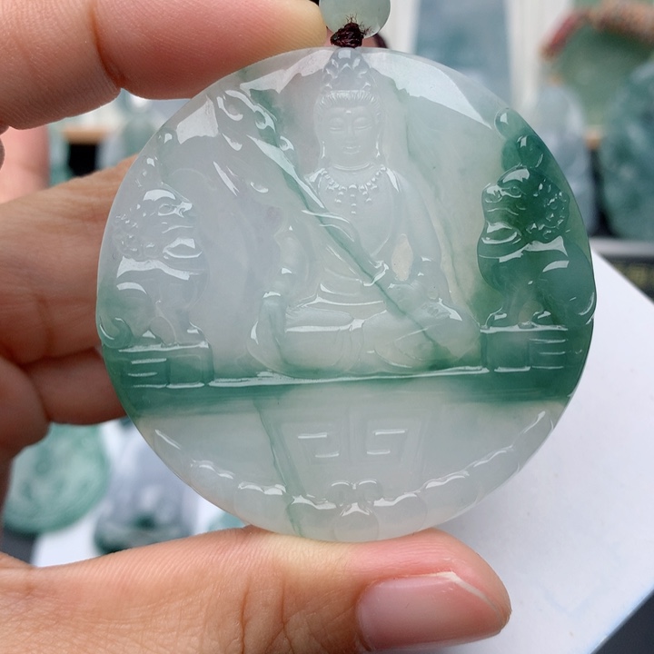 翡翠未镶嵌颈饰文殊