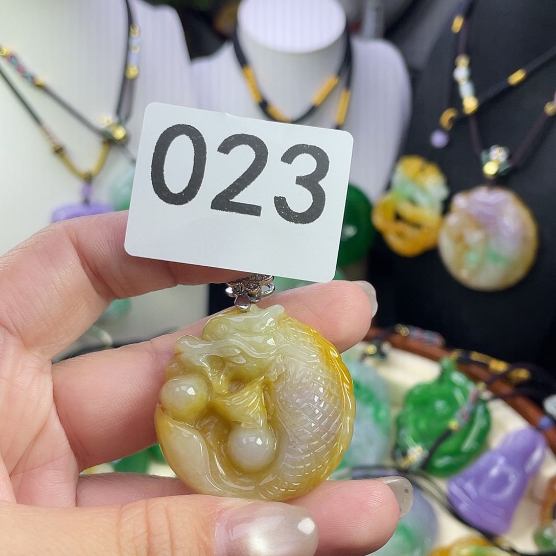 翡翠未镶嵌吊坠(赠链)