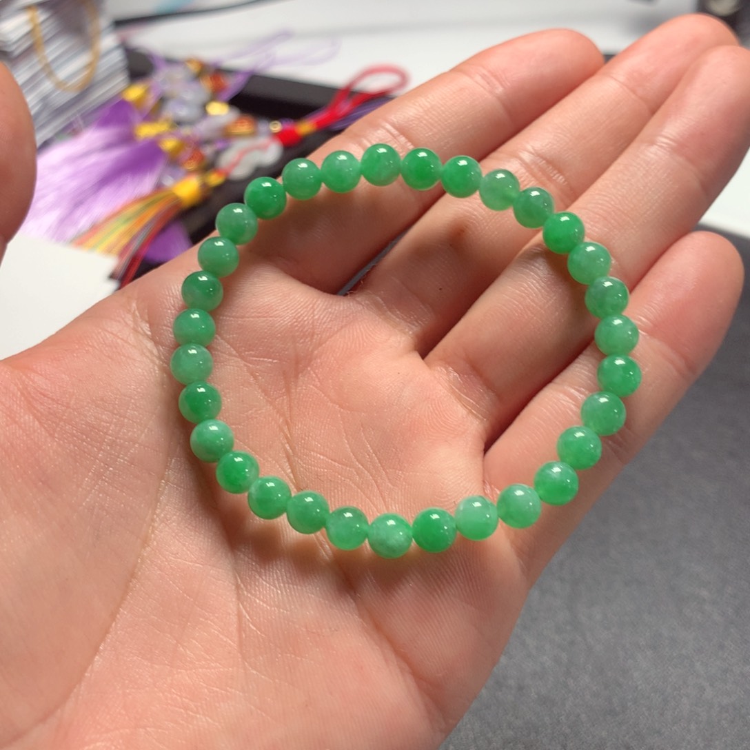 翡翠颈饰未镶嵌手串