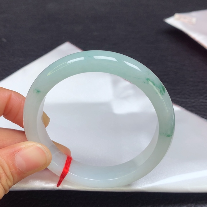 翡翠手镯未镶嵌57圈