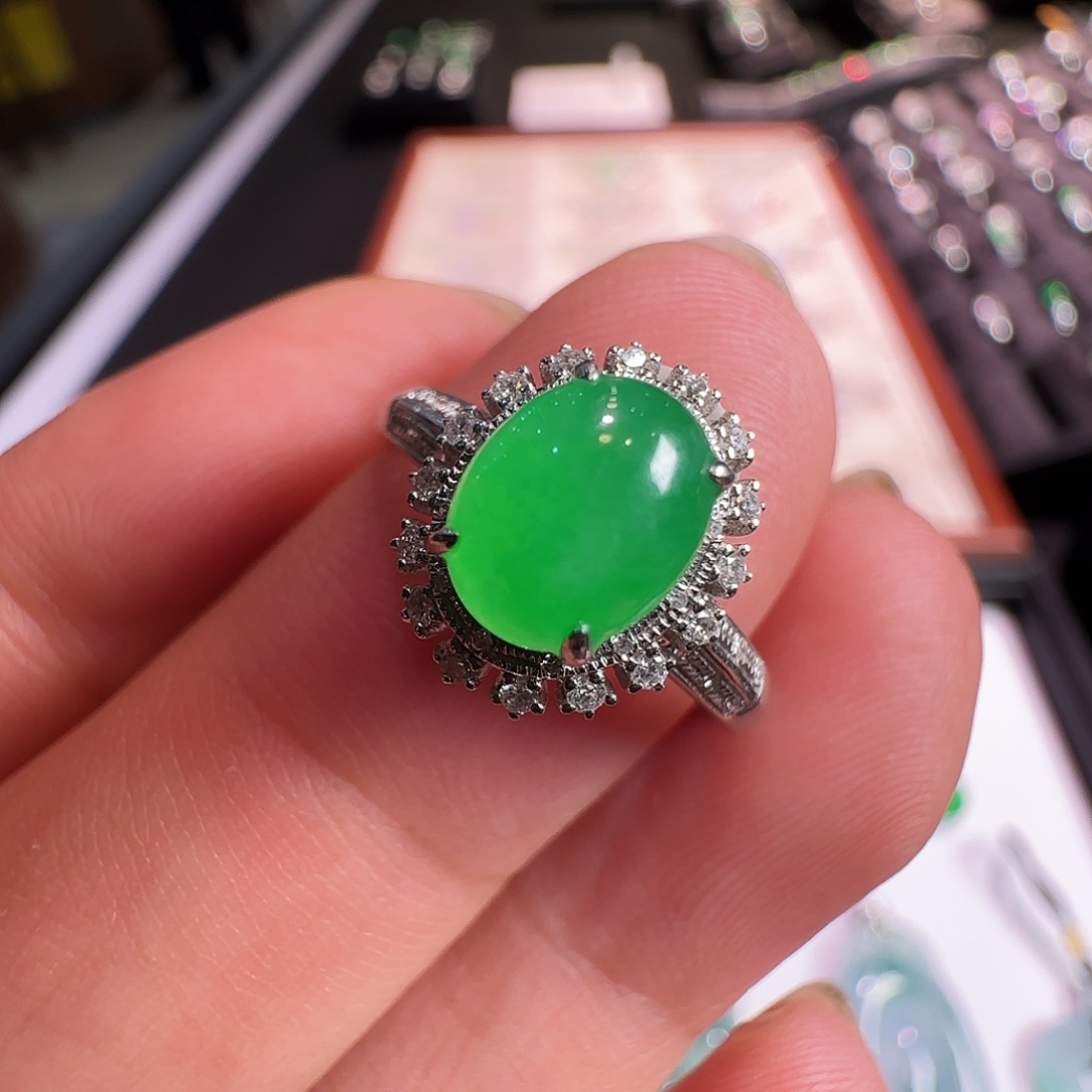 翡翠18K金镶嵌戒指