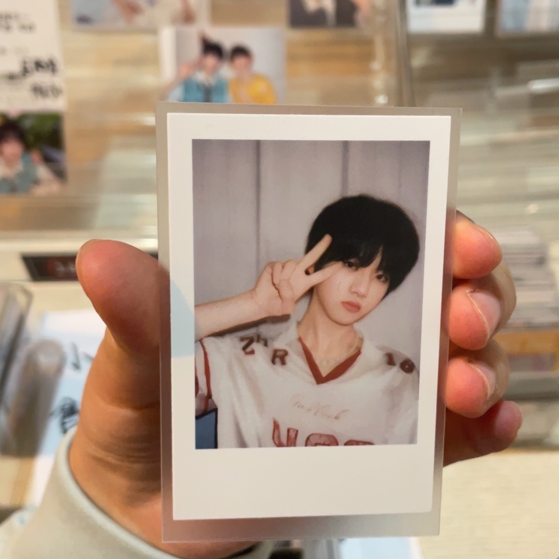 张函瑞肆意卡包7号默认出厂瑕